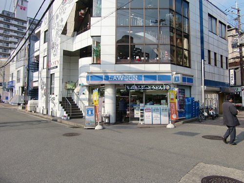 コンビニ　ローソン JR宝塚駅前店（コンビニ）まで757m