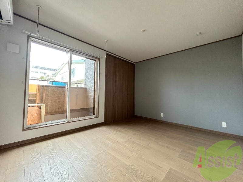 居室・リビング　こちら生活のメインとなる洋室になります。