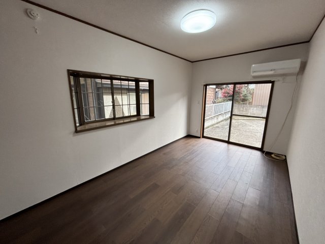 居室・リビング　個人の部屋や寝室として使える洋室です