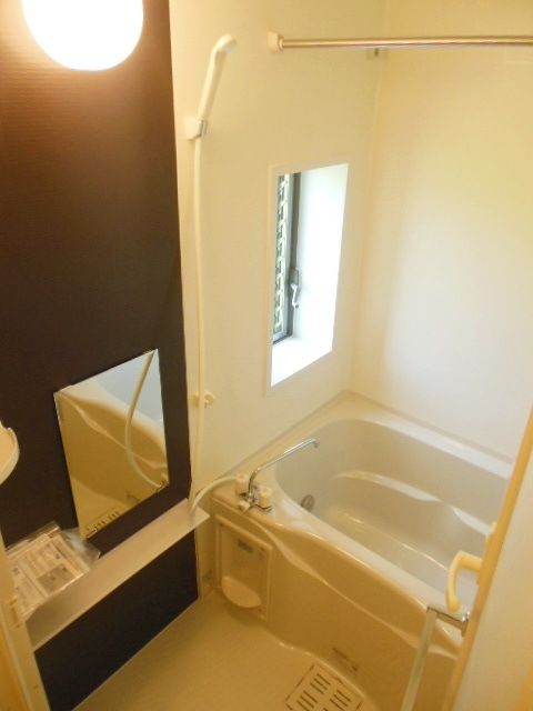 バス・シャワールーム　～なんと追い焚き可能ですよ～