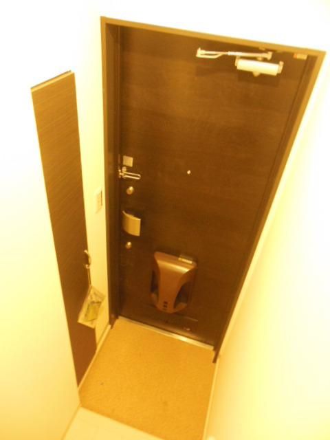 玄関　～高さのあるシューズボックスがあります～