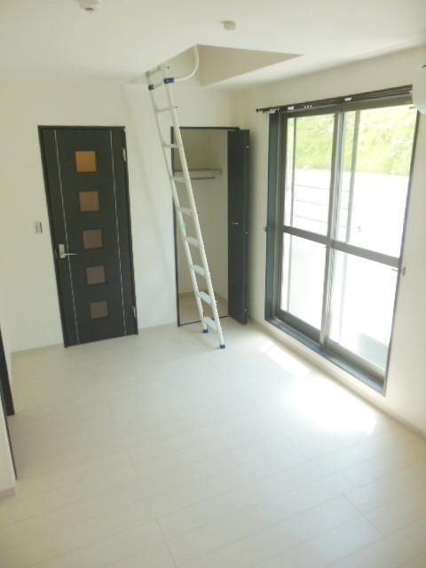 居室・リビング　～南向きで陽が良く入ります～