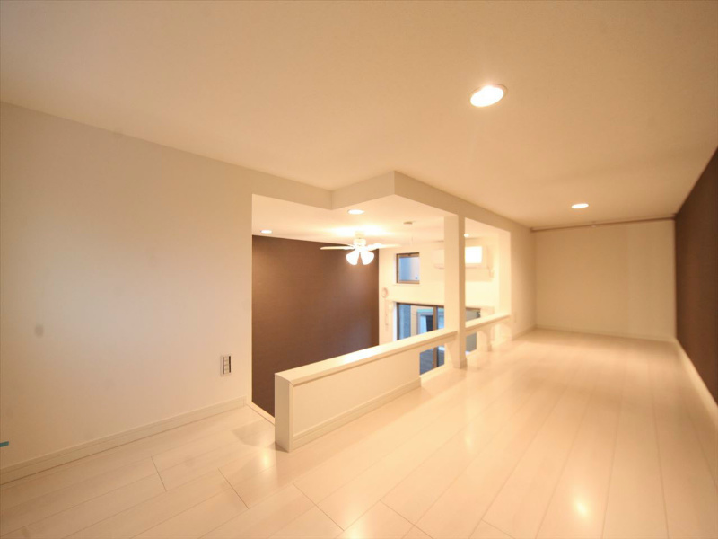 その他部屋・スペース　上階ロフト6.3帖（収納としてもお部屋としても使えます）