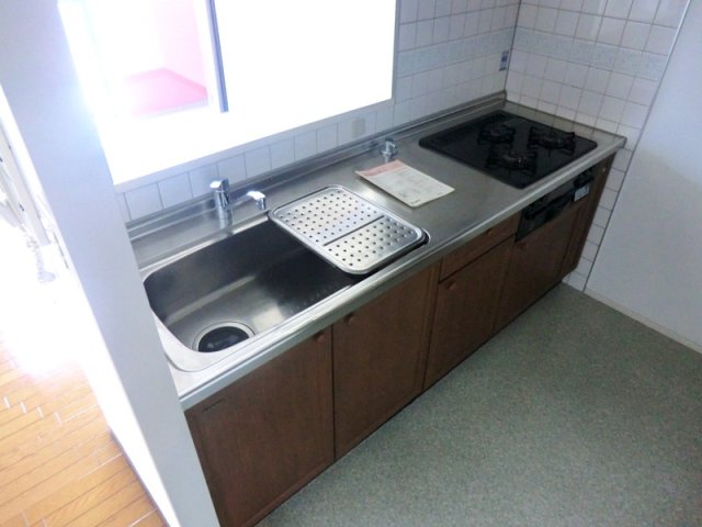 キッチン　システムキッチン付きで便利です！