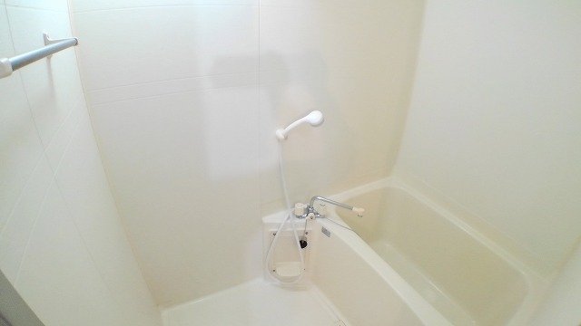 バス・シャワールーム　落ち着いた空間のお風呂です