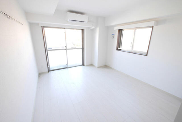 居室・リビング　2面採光の明るいお部屋