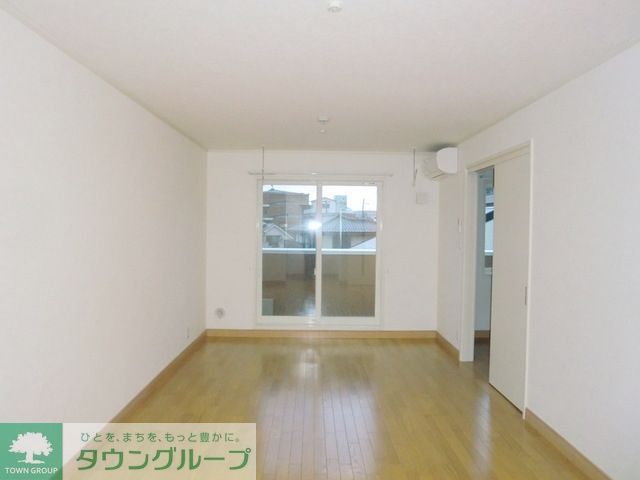 居室・リビング　★キッチンからも見渡せる13.7帖のリビングです★