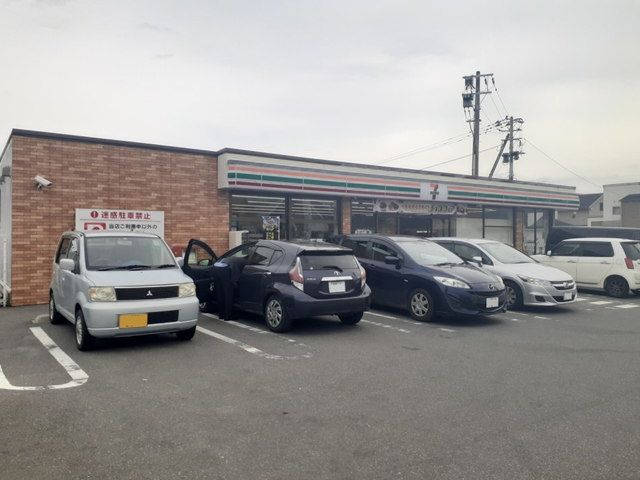 コンビニ　セブンイレブン前原南風台店（コンビニ）まで900m