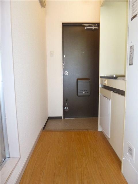 玄関　廊下?キッチンです☆