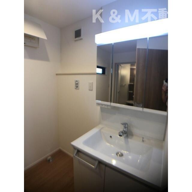 洗面設備　スペースが確保できる洗面所です