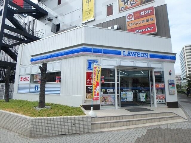 コンビニ　ローソン　川西能勢口駅前店（コンビニ）まで121m