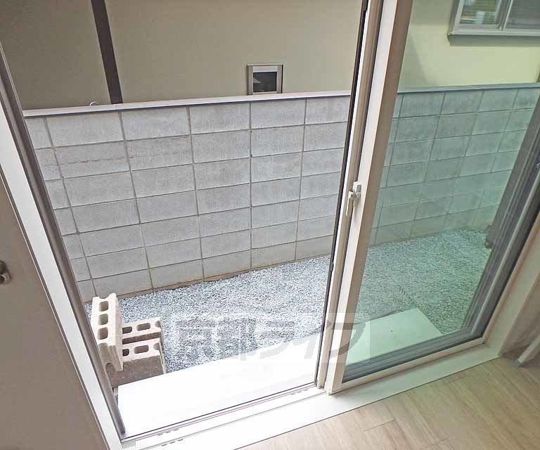 バルコニー　専用庭（テラス）