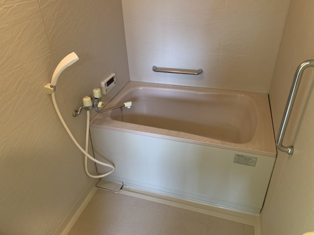 バス・シャワールーム　浴室乾燥機付きのお風呂です！