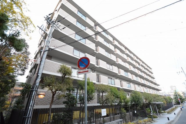 建物外観　オートロック・防犯カメラ付きで安心です♪