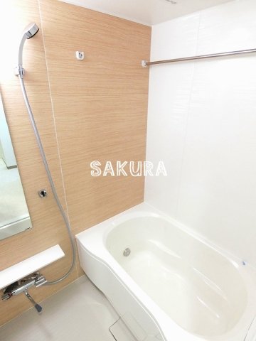 バス・シャワールーム　嬉しい追い焚き・浴室乾燥機付きです♪