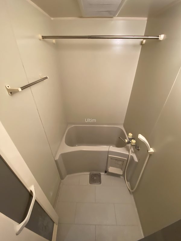 バス・シャワールーム　違うお部屋の写真です。ご参考までに