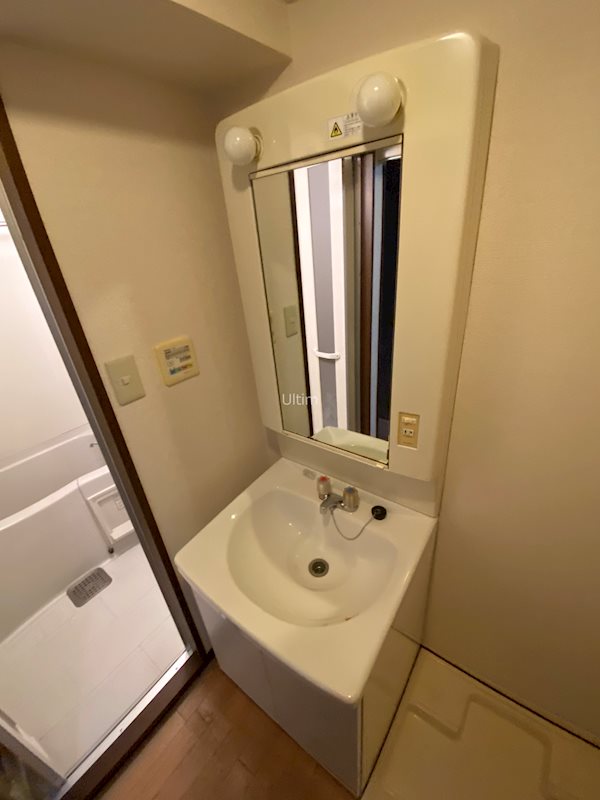 洗面設備　違うお部屋の写真です。ご参考までに