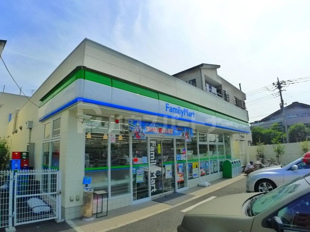 コンビニ　ファミリーマート皿沼二丁目店（コンビニ）まで360m