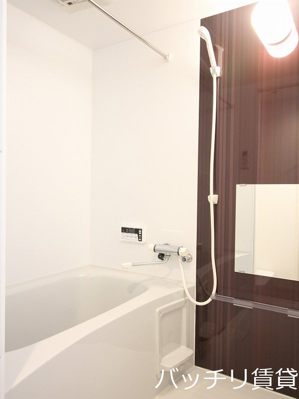 バス・シャワールーム　画像は、同型タイプの為、現状を優先いたします。