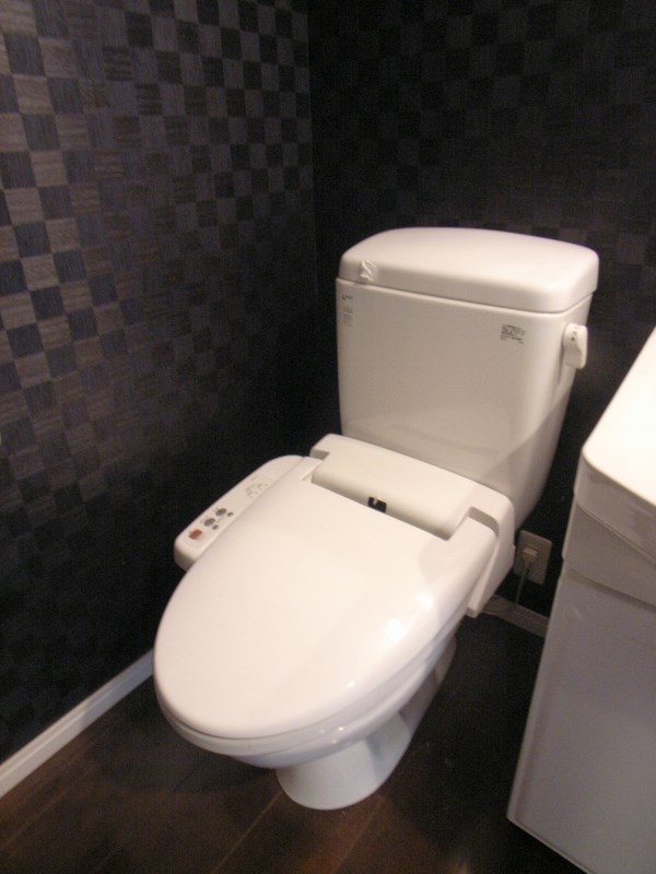 トイレ　※別号室の参考写真になります。