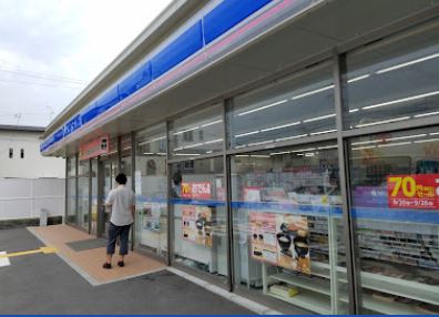 コンビニ　ローソン 高槻城南町三丁目店（コンビニ）まで240m