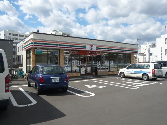 コンビニ　セブンイレブン菊水5条店（コンビニ）まで205m