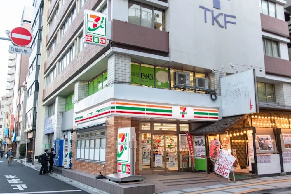 コンビニ　セブンイレブン両国駅東口店（コンビニ）まで123m