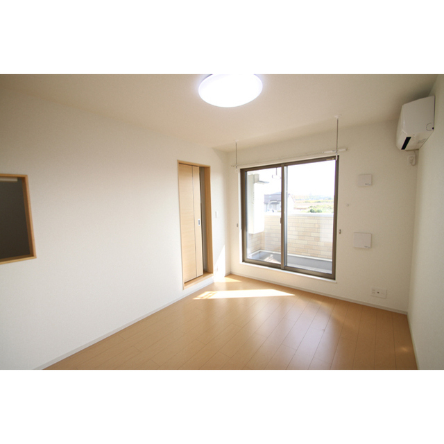 居室・リビング　※写真は２０５にて撮影（反転）