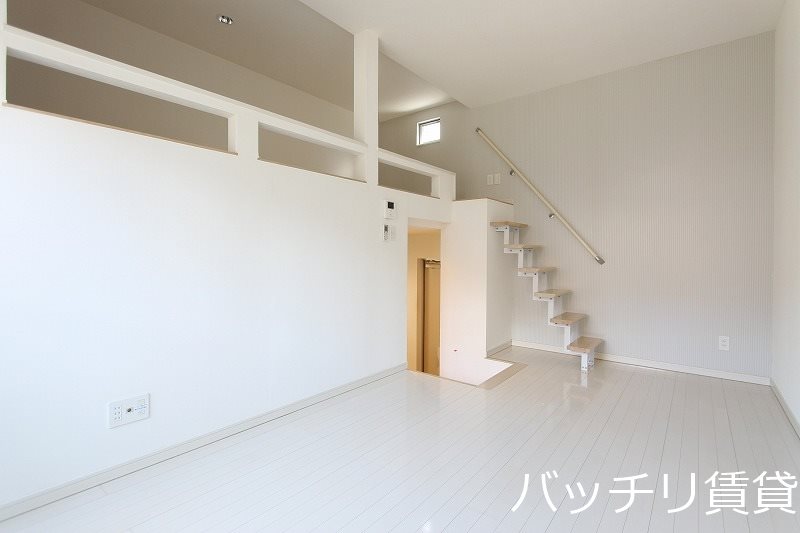 居室・リビング　同型タイプの為、現状を優先致します。