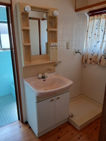 洗面設備　脱衣スペースもあります