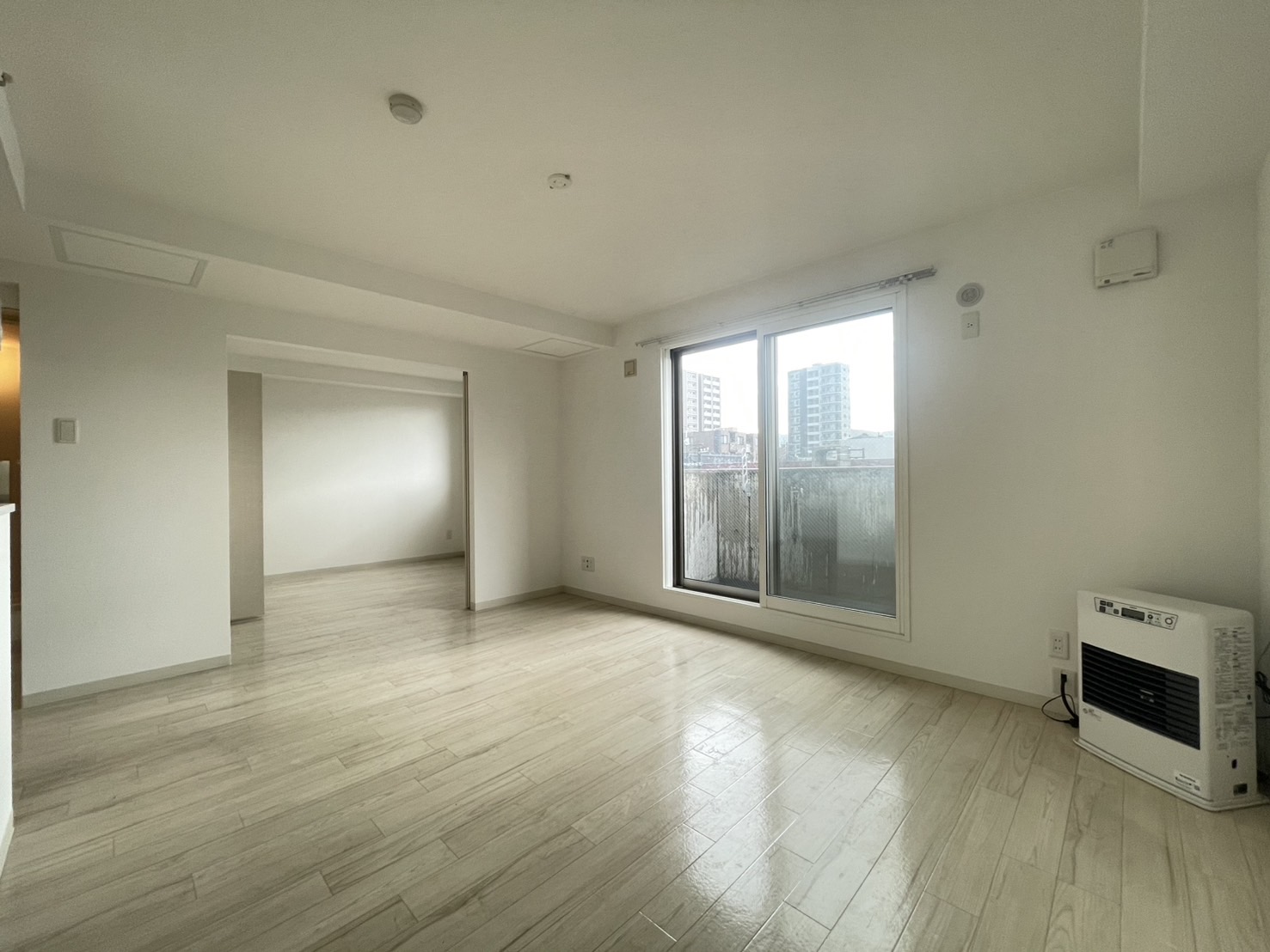 居室・リビング　※他号室のお写真です。