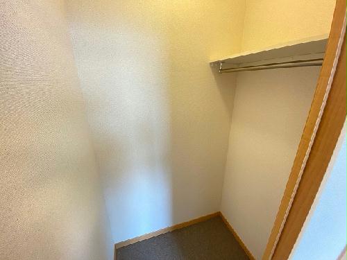 収納　１階フローリング・２階絨毯