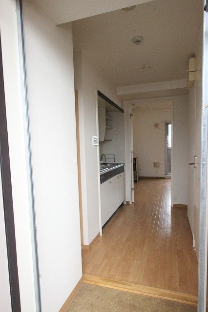 玄関　同物件別号室のものです。