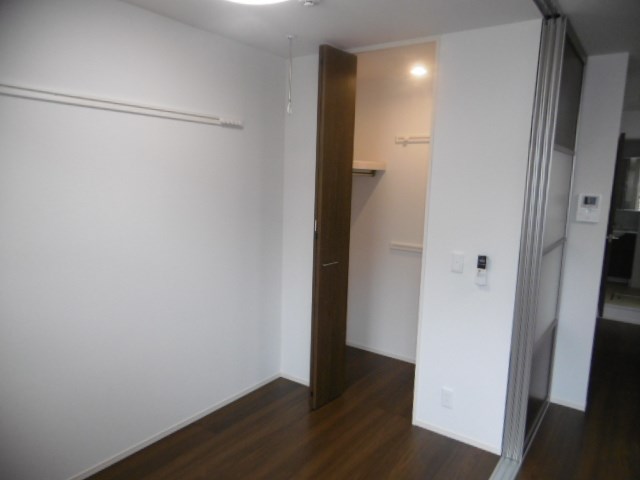 収納　ウォークインクローゼット　　　※写真は203号室です。ご参考