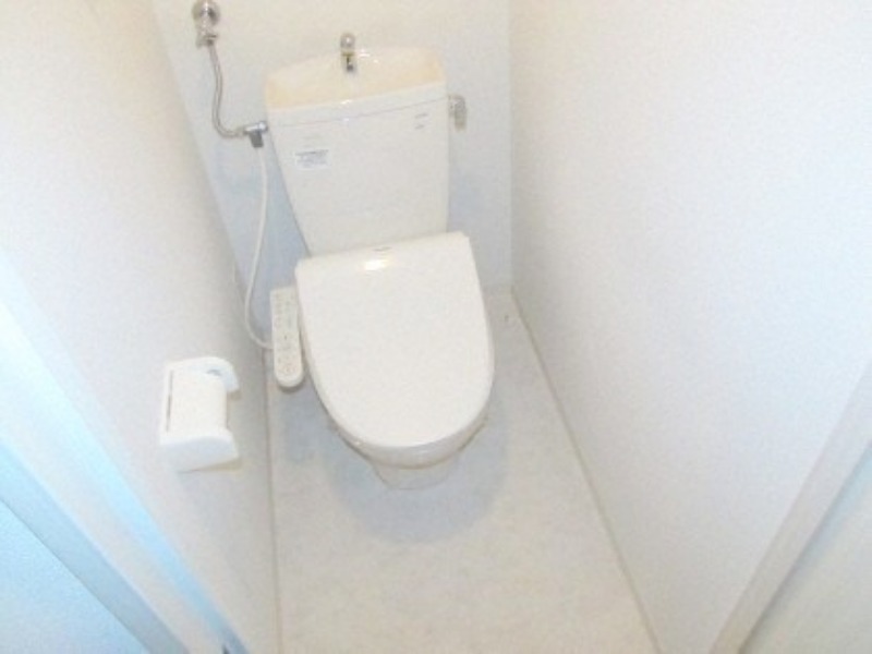 トイレ　ウォシュレット付きで快適な環境です♪