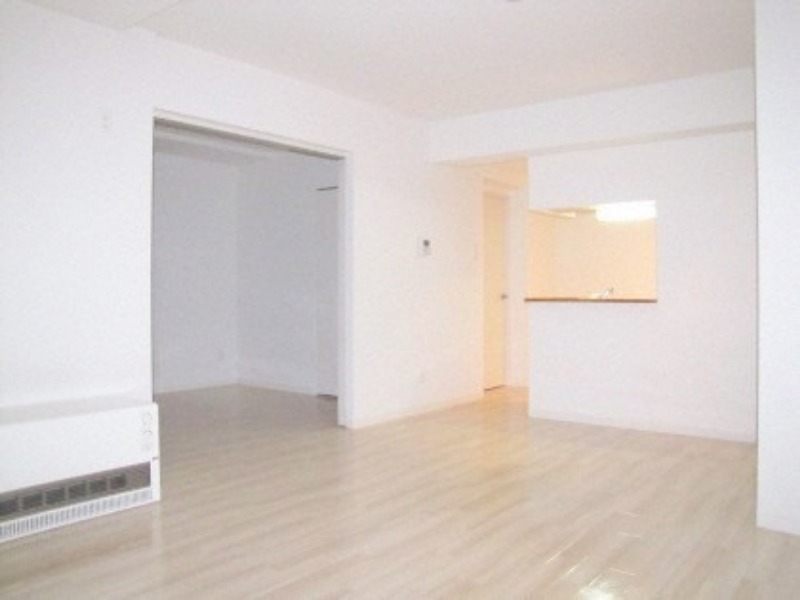 居室・リビング　明るく広々リビングスペース♪