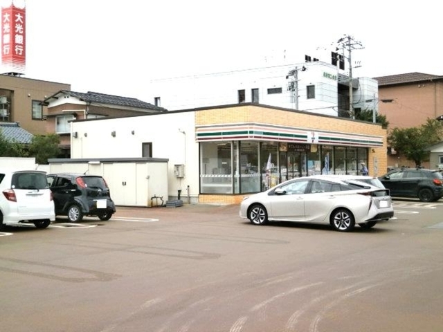 コンビニ　セブンイレブン見附本町店（コンビニ）まで608m