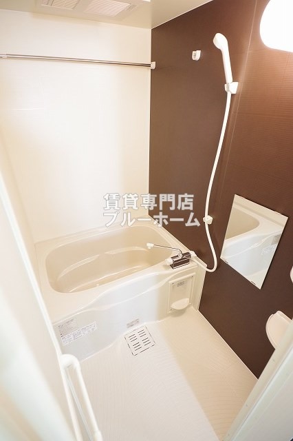 バス・シャワールーム　浴室乾燥機付きのお風呂！