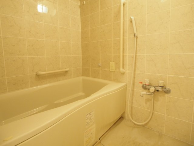 バス・シャワールーム　落ち着いた空間のお風呂です