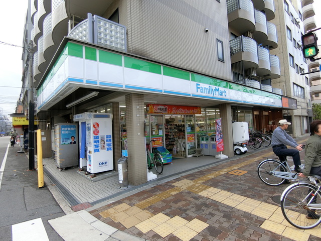 コンビニ　ファミリーマート長居四丁目店（コンビニ）まで116m