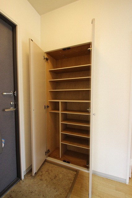 玄関　同物件別室です。