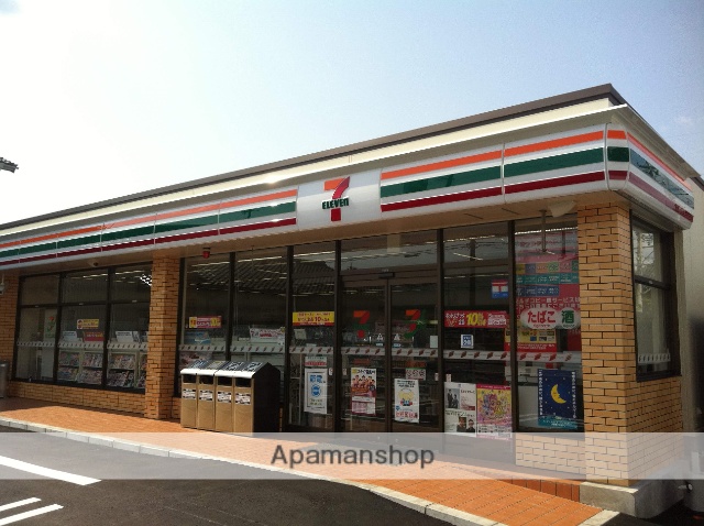 コンビニ　セブンイレブン（コンビニ）まで585m
