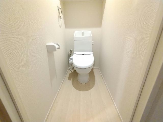 トイレ　温水便座付き