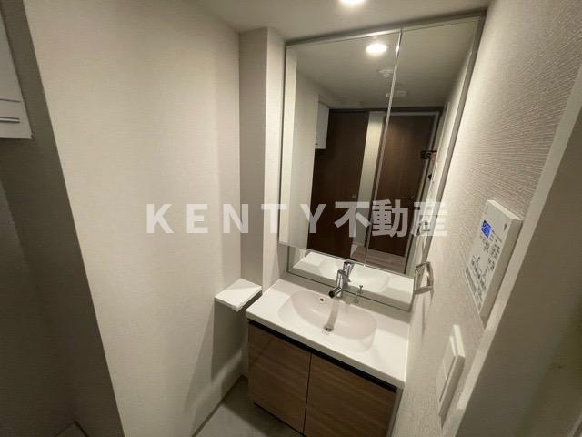 洗面設備　独立洗面台、朝の身支度には欠かせません