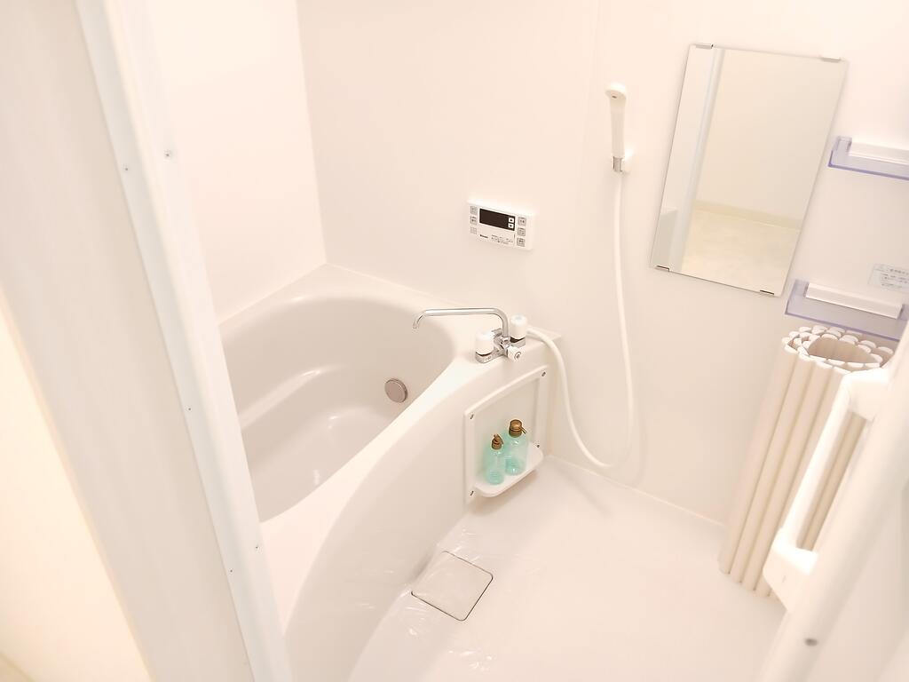 バス・シャワールーム　追い炊き機能付きのお風呂