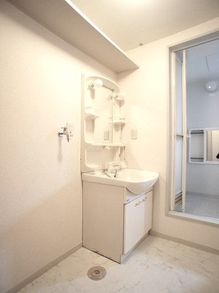 洗面設備　洗髪洗面化粧台☆洗濯機置き場があります♪