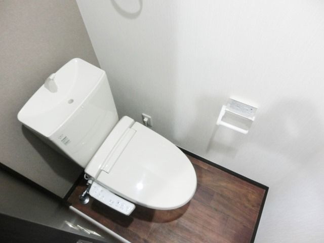 トイレ　温水洗浄便座付きのトイレです