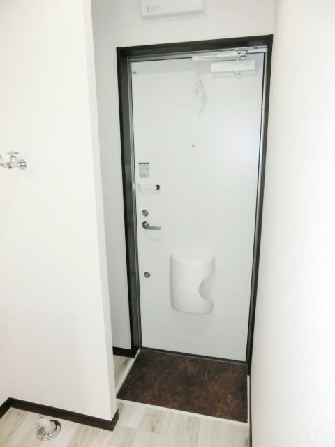 玄関　玄関にはシューズボックスがあります