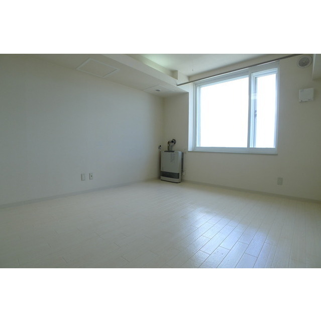 居室・リビング　※入居中につき、現状を優先します。