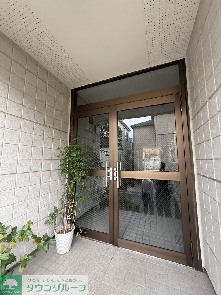 エントランス　お部屋探しはタウンハウジングへ♪